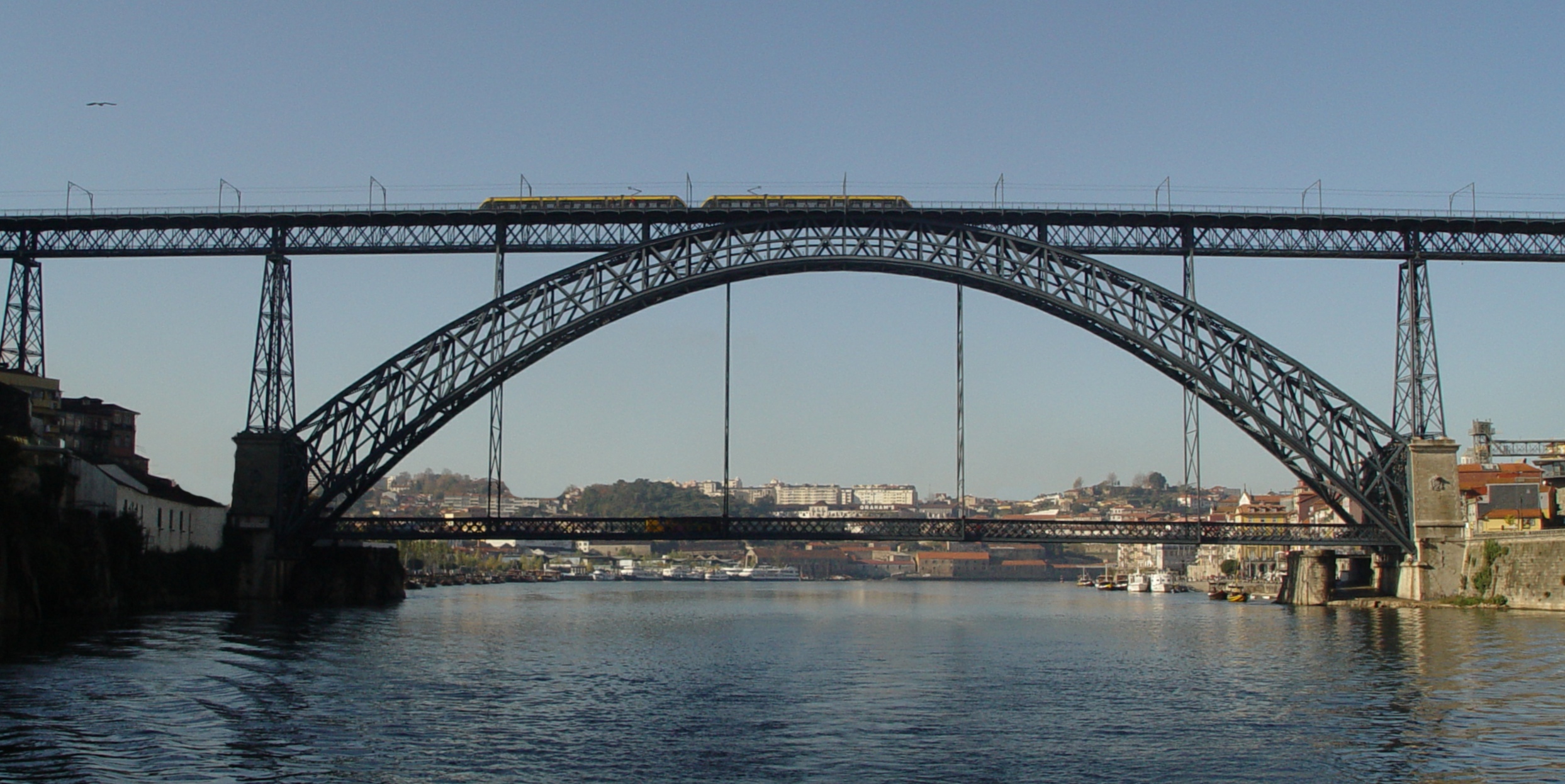 Ponte Dom Luís I sobre o rio Douro, no Porto
